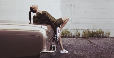 Bella Hadid a Nike Cortez